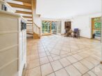 Vielseitiges Einfamilienhaus in ruhiger Hanglage und idyllischem Garten - OG Wohnzimmer Ansicht 1