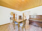 Vielseitiges Einfamilienhaus in ruhiger Hanglage und idyllischem Garten - OG Esszimmer Ansicht 2