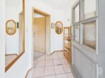 Vielseitiges Einfamilienhaus in ruhiger Hanglage und idyllischem Garten - EG links - Flur