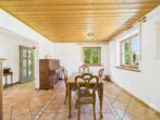 Vielseitiges Einfamilienhaus in ruhiger Hanglage und idyllischem Garten - OG Esszimmer Ansicht 1
