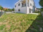 Neubau - Moderne 2-Zimmer-Erdgeschosswohnung mit eigenem Garten *PROVISIONSFREI* - Garten mit Blick auf die Terrasse