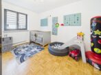 Modernisiertes Reihenmittelhaus mit kleinem Garten und zwei TG-Stellplätzen - Kinderzimmer Ansicht 1