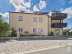 Moderne Erdgeschosswohnung mit Terrasse und Garten - Parkplätze