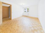Lichtdurchflutete 3-Zimmer-Erdgeschoss-Wohnung in der Senioren-Residenz Kelheim - Schlafzimmer Ansicht 1