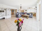 Großzügige 3-Zimmer-Wohnung mit Südbalkon und Kachelofen - Wohnzimmer
