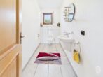 Großzügige 3-Zimmer-Wohnung mit Südbalkon und Kachelofen - Gäste-WC