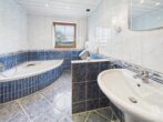 Großzügige 4-Zimmer-Wohnung mit Süd-Balkon - Bad Ansicht 1