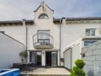 *PROVISIONSFREI* Attraktives Reihenmittelhaus mit 2 TG-Stellplätzen in zentraler Lage - Außenansicht Südseite