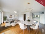 Schickes Reihenhaus mit hochwertiger Ausstattung, Garten, Dachterrasse uvm. - EG Ess- und Wohnzimmer virtuell eingerichtet