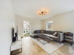 Moderne 3-Zimmer-Wohnung mit großem Balkon und Tiefgaragenstellplatz - Wohnzimmer