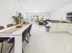 Kapitalanlage mit Zukunft – barrierearme Erdgeschosswohnung mit Garten in Kelheim - Essbereich und Küche