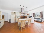 Zweifamilienhaus mit besonderem Flair und vielseitigen Nutzungsmöglichkeiten - EG - Küche Ansicht 2