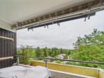 Gepflegte 2-Zimmer-Wohnung mit EBK, Garage und 2 Balkonen - Balkon Schlazfimmer (Ostseite)