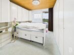 Gepflegte 2-Zimmer-Wohnung mit EBK, Garage und 2 Balkonen - Schlafzimmer