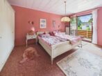 Reiheneckhaus mit viel Potenzial in zentraler Lage von Kelheim - Schlafzimmer Ansicht 1