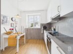 Solides 3-Familienhaus mit Garten, Doppelgarage und Entwicklungspotenzial in ruhiger Lage - OG Küche Ansicht 1