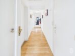 Solides 3-Familienhaus mit Garten, Doppelgarage und Entwicklungspotenzial in ruhiger Lage - DG Flur