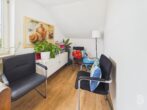 Solides 3-Familienhaus mit Garten, Doppelgarage und Entwicklungspotenzial in ruhiger Lage - DG Treppenhaus Flur