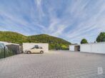 Moderne 2-Zimmer-Wohnung mit Balkon, Garage und Stellplatz - Parkplätze und Garagen