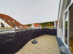 Helle Dachgeschosswohnung mit großen Balkon und tollem Ausblick - Balkon Ansicht 1