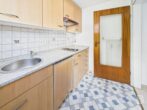 Souterrain‑Apartment mit Einbauküche und Abstellraum in Kelheim - Küche Ansicht 2