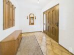 Gepflegtes Einfamilienhaus in ruhiger Hanglage, mit separatem Büro oder ELW - EG Windfang