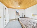 Großzügige 6-Zimmer-Wohnung mit Galerie und Carport - Schlafzimmer 4 - Ansicht 1