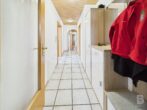 Großzügige 6-Zimmer-Wohnung mit Galerie und Carport - Flur