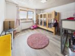 Großzügige 6-Zimmer-Wohnung mit Galerie und Carport - Schlafzimmer 3 - Ansicht 1