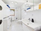 Großzügige 6-Zimmer-Wohnung mit Galerie und Carport - Bad 2