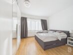 Hochwertige 3-Zimmer-Wohnung mit Balkon, EBK und TG in Regensburg Süd - Schlafzimmer Ansicht 1
